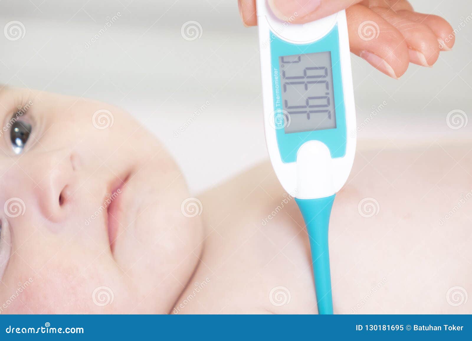 Bebe Malade Avec Mesurer Le Thermometre Electrique Defectuosite De Fievre D Enfant Image Stock Image Du Electrique Main Bebe Malade Avec Mesurer Le Thermometre Electrique Defectuosite De Fievre D Enfant Image Stock Image Du Electrique Main