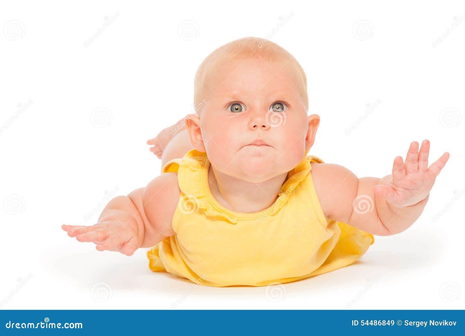 Bebe Potele S Etendant Sur Le Ventre Dans La Combinaison Jaune Image Stock Image Du Innocent Equilibre Bebe Potele S Etendant Sur Le Ventre Dans La Combinaison Jaune Image Stock Image Du Innocent Equilibre