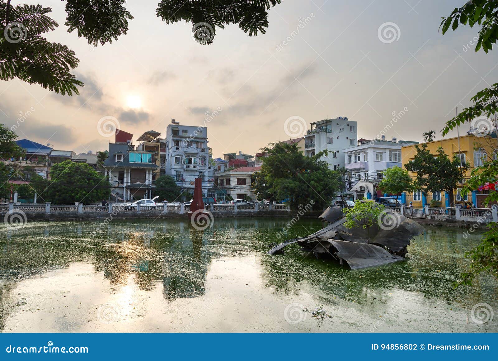 B52 in Ho Huu Tiep Lake, Hanoi Stockfoto Bild von tourismus, aufbau