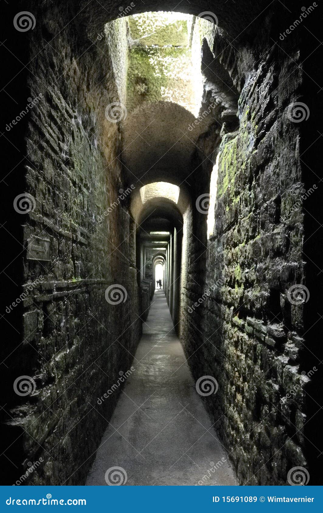 visa doce que te diviertas Baños romanos subterráneos imagen de archivo. Imagen de calzada - 15691089