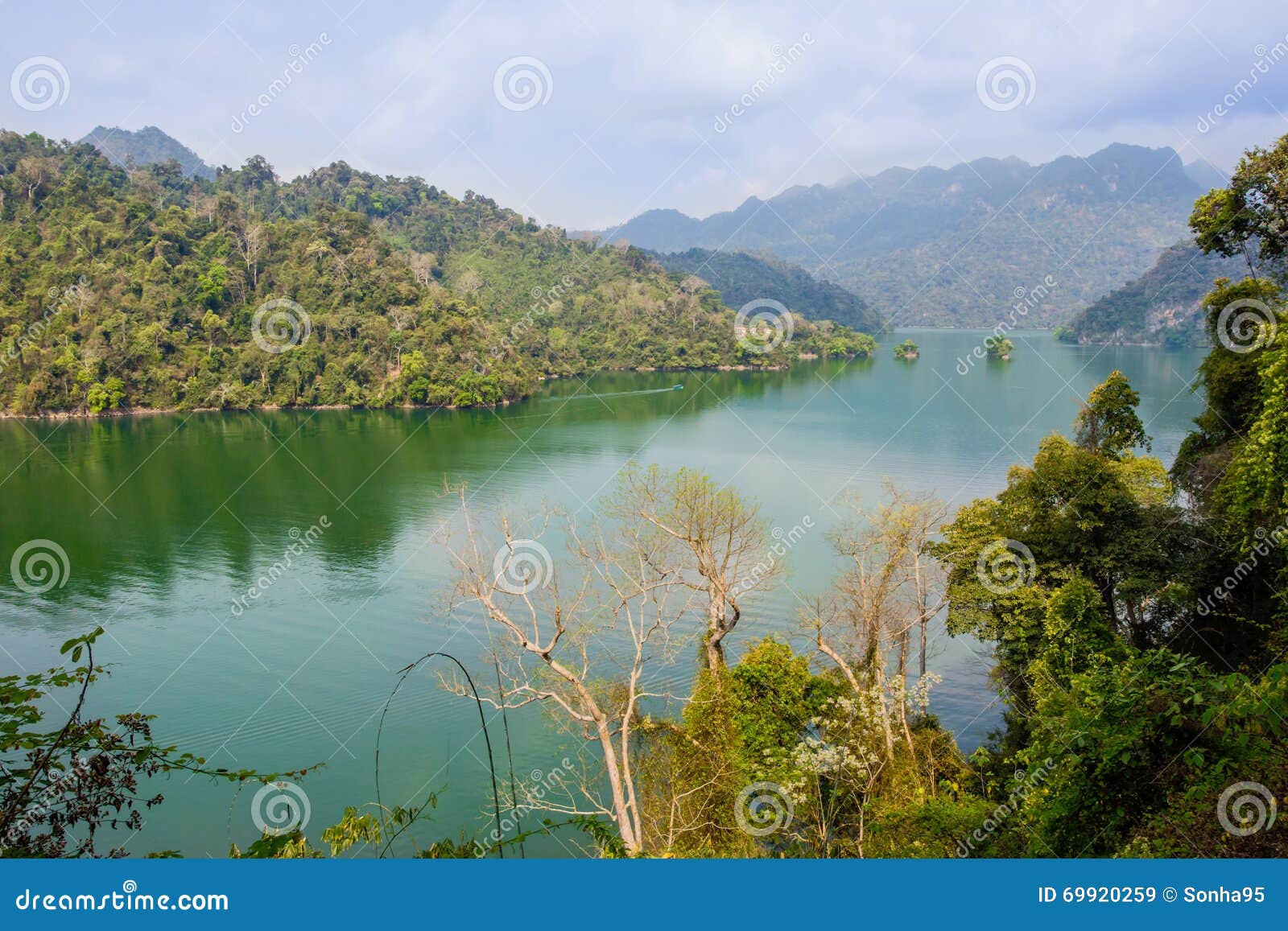 ba bÃ¡Â»Æ lake is the largest natural lake in vietnam