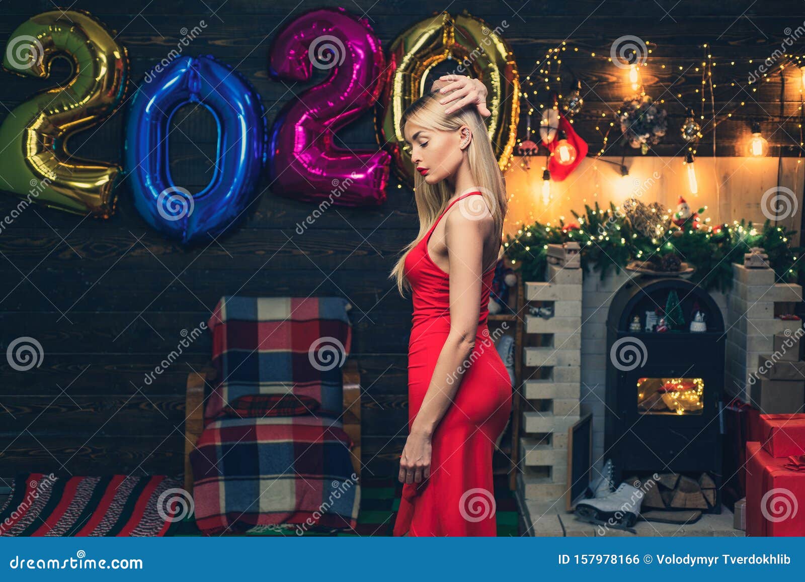 Giorno Di Natale 2020.2020 Babbo Natale Lussuosa Donna Di Natale Fashionable Luxury Girl Celebra Il Nuovo Anno Giorno Del Ringraziamento E Fotografia Stock Immagine Di Eleganza Ragazza 157978166