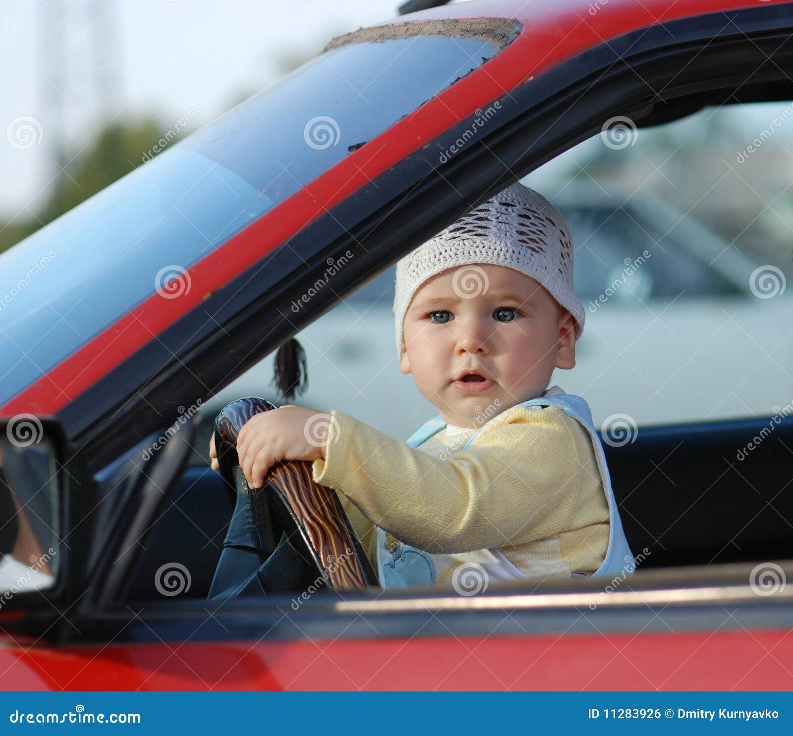 vasteland beu Wrijven Baby in auto stock foto. Image of baby, hoed, ogen, rijden - 11283926