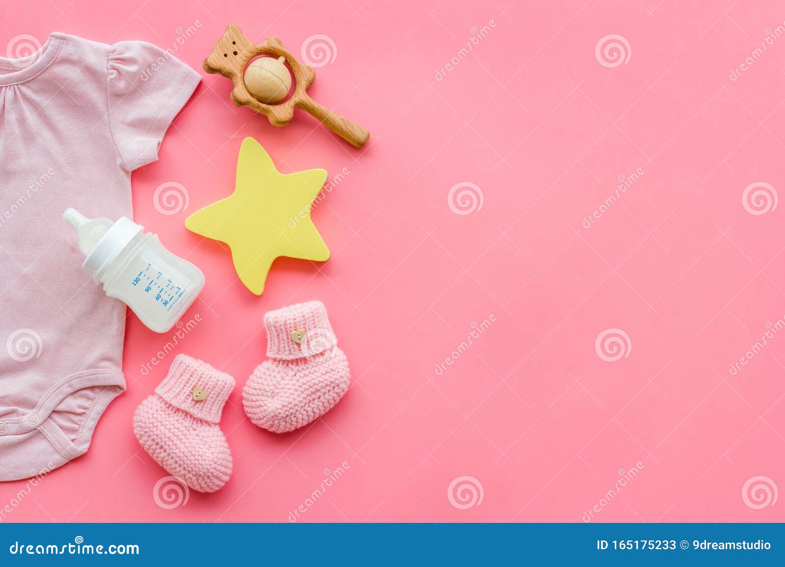 Tìm kiếm những trang phục, giày dép, phụ kiện màu hồng để trang trí cho bé gái yêu của bạn đang là mối quan tâm hàng đầu? Hãy cùng khám phá những hình nền trẻ sơ sinh màu hồng đầy tình cảm để tạo ra một không gian đẹp và quyến rũ cho bé của bạn.