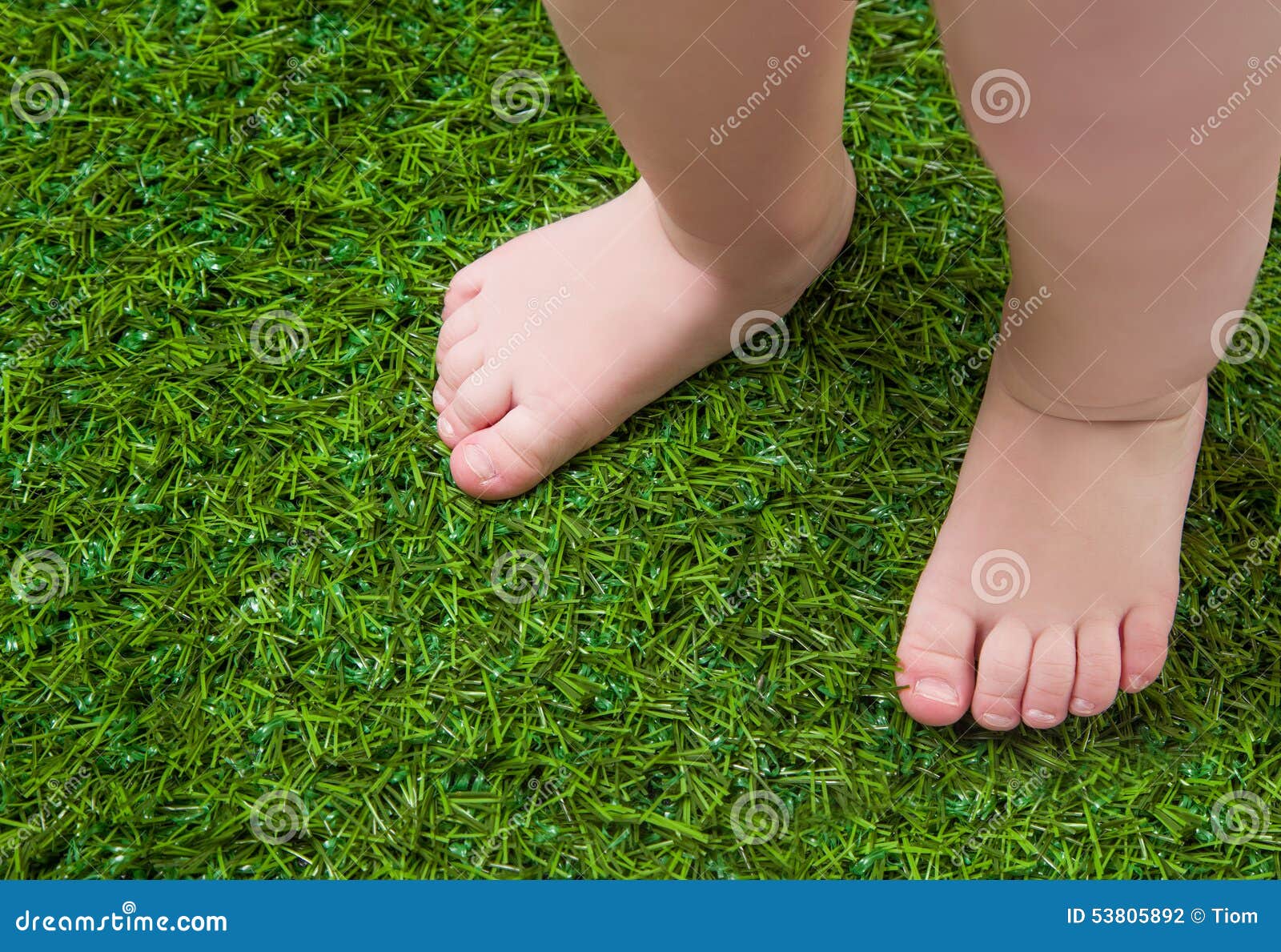 https://thumbs.dreamstime.com/z/baby-bare-legs-standing-green-grass-having-fun-outdoors-53805892.jpg
