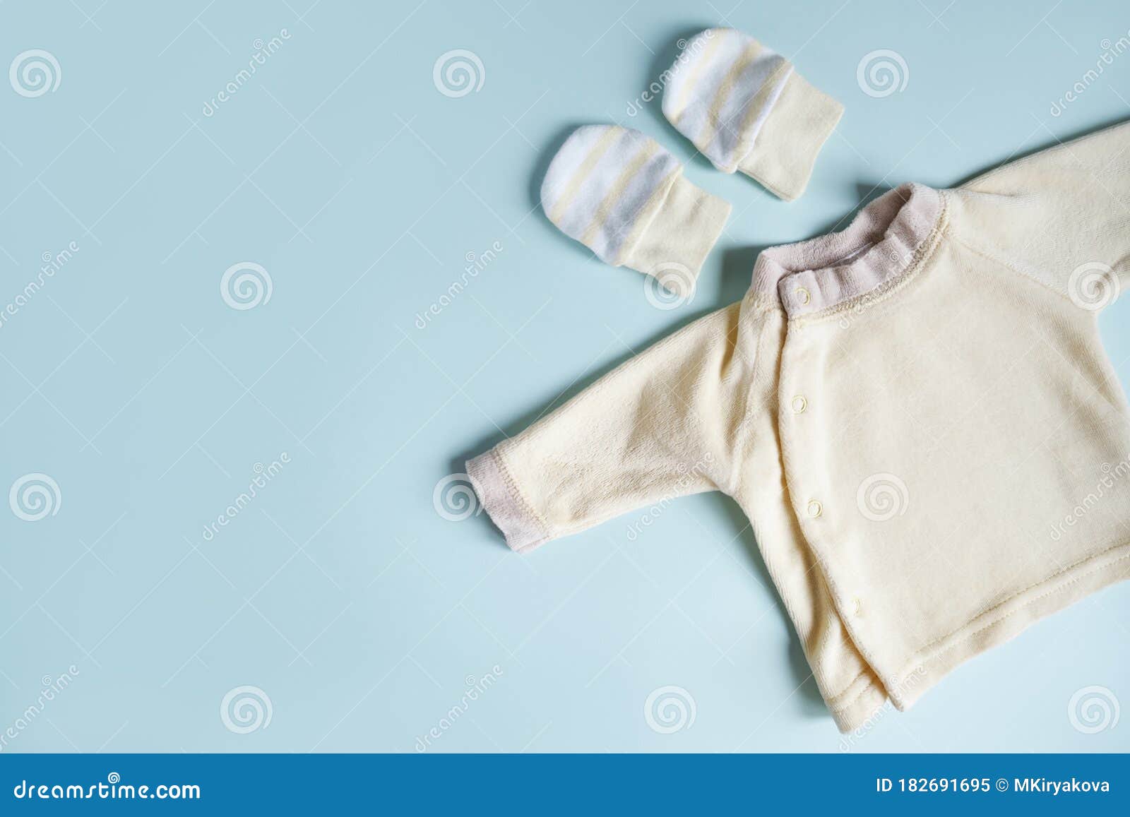 newborn clothes with mittens