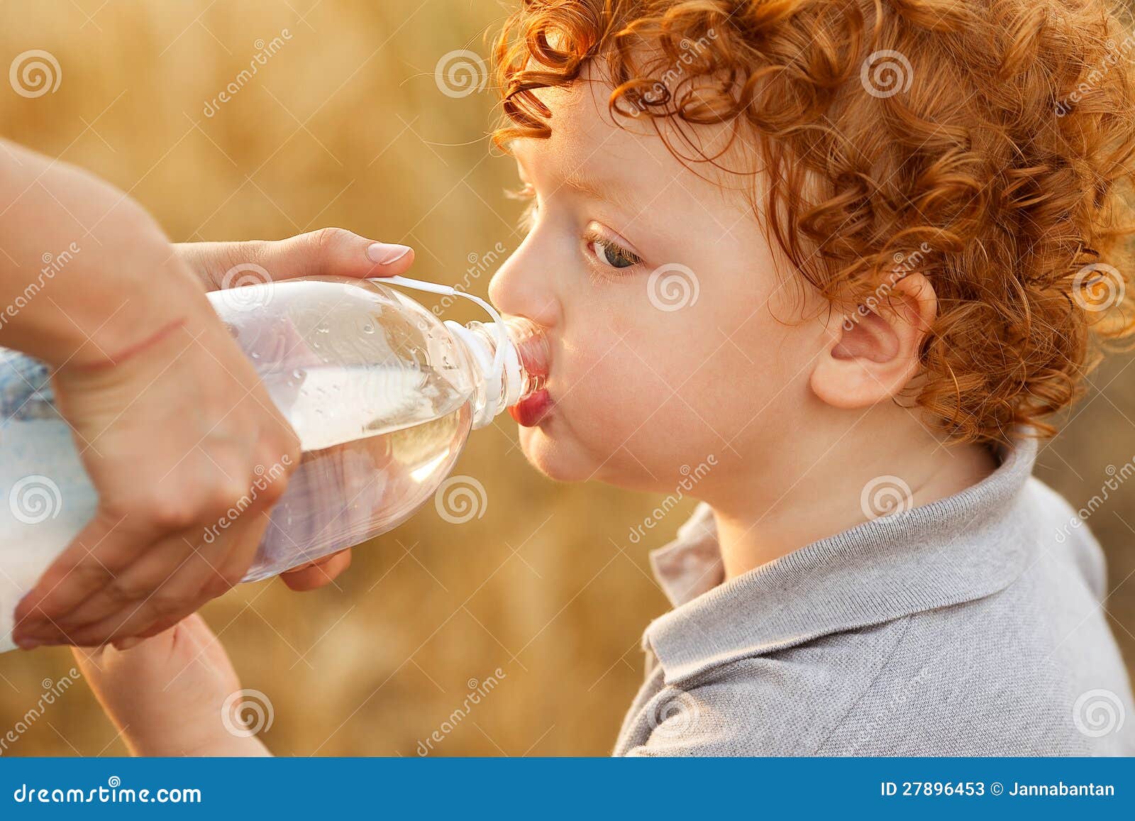 https://thumbs.dreamstime.com/z/baby-boy-drinking-water-27896453.jpg