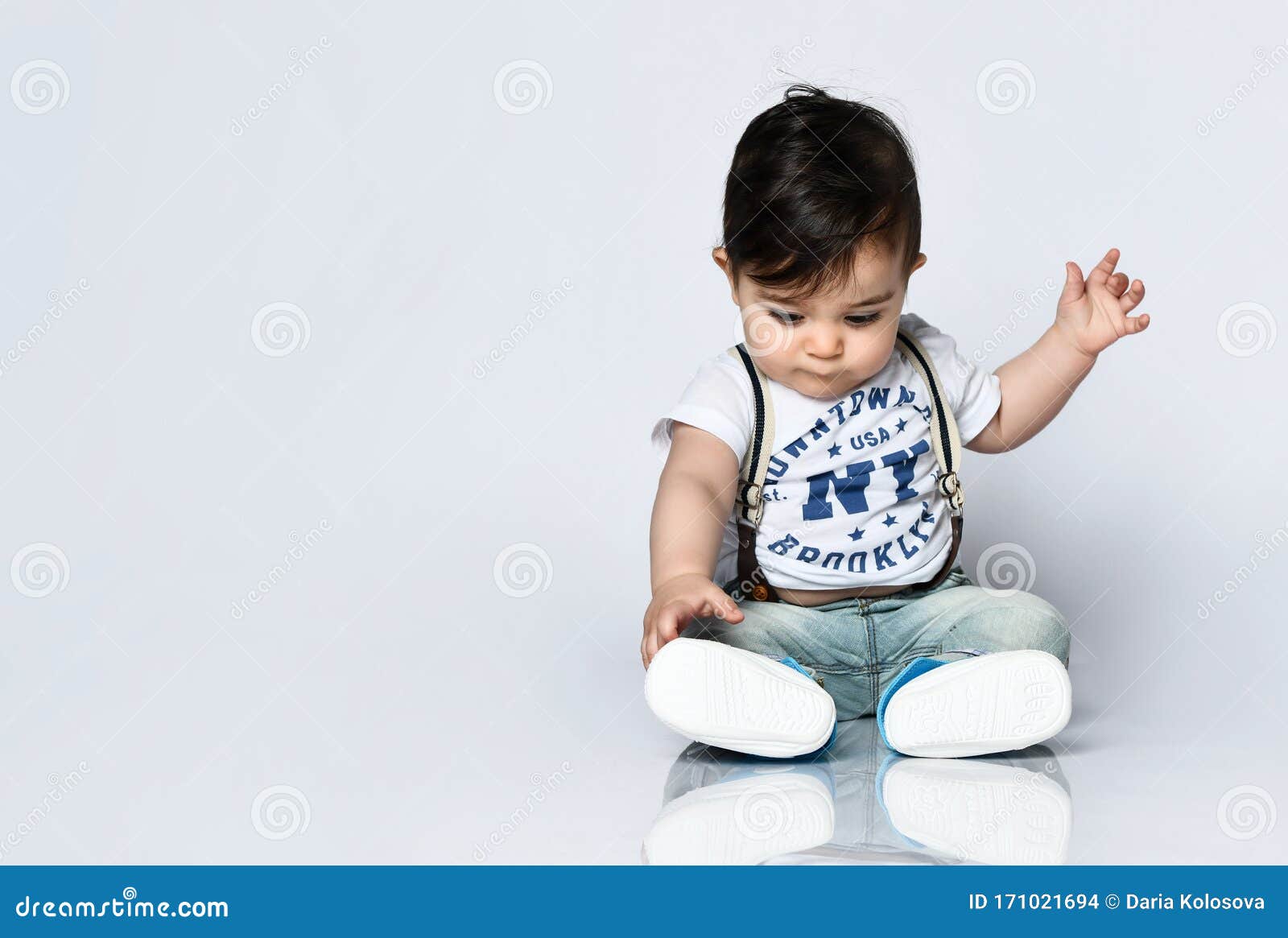 hovedpine Socialisme Ond Baby Boy in T-shirt with Inscriptions, Jeans with Suspenders. he is Sitting  on Floor Isolated on White Background. Close Up Stock Photo - Image of  clothes, male: 171021694