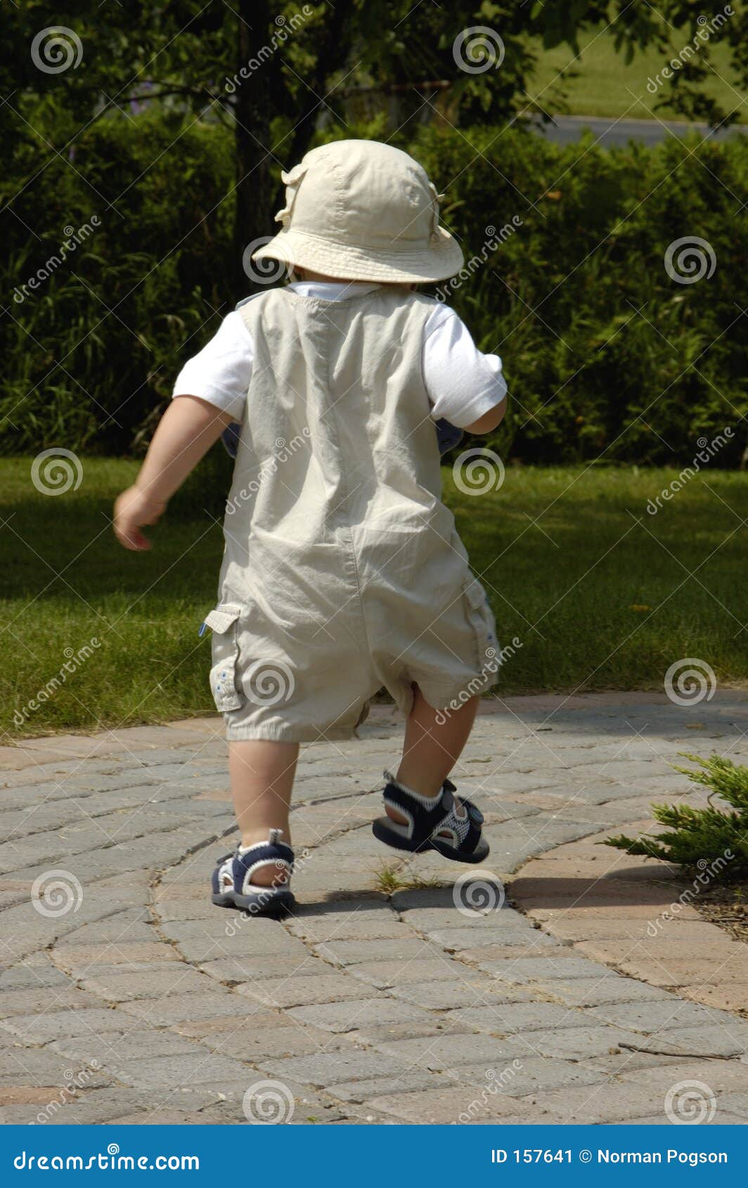 one year old baby walking