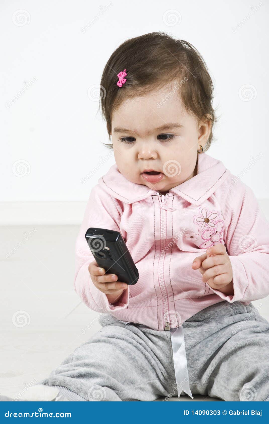Azië elf Lift Baby Die Door Mobiele Telefoon Roept Stock Afbeelding - Image of kinder,  kleutertijd: 14090303