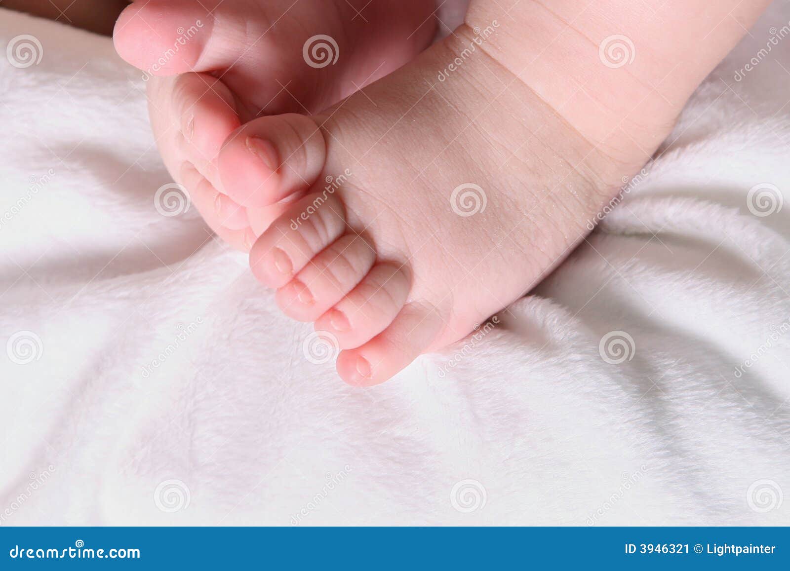 Baby feet. Dziecko blisko nogi