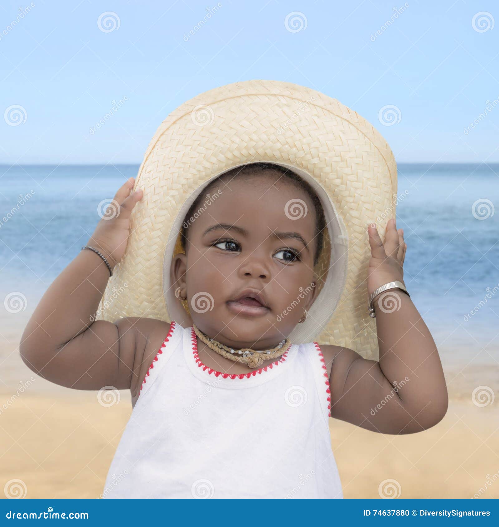 Oude tijden Dij Omgekeerde Baby Girl Wearing a Straw Hat at the Beach, Nine Months Old Stock Photo -  Image of angel, babies: 74637880