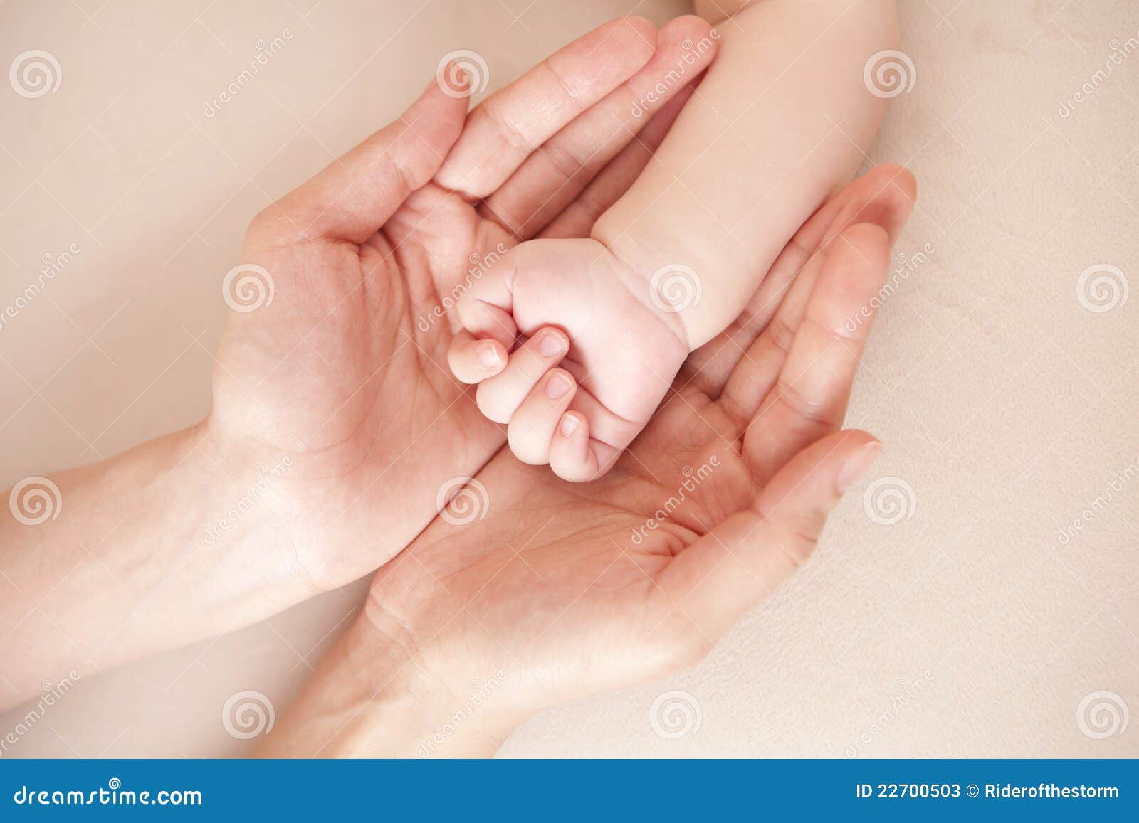 Baby hand in mother s palm stock image. Image of protect - 22700503