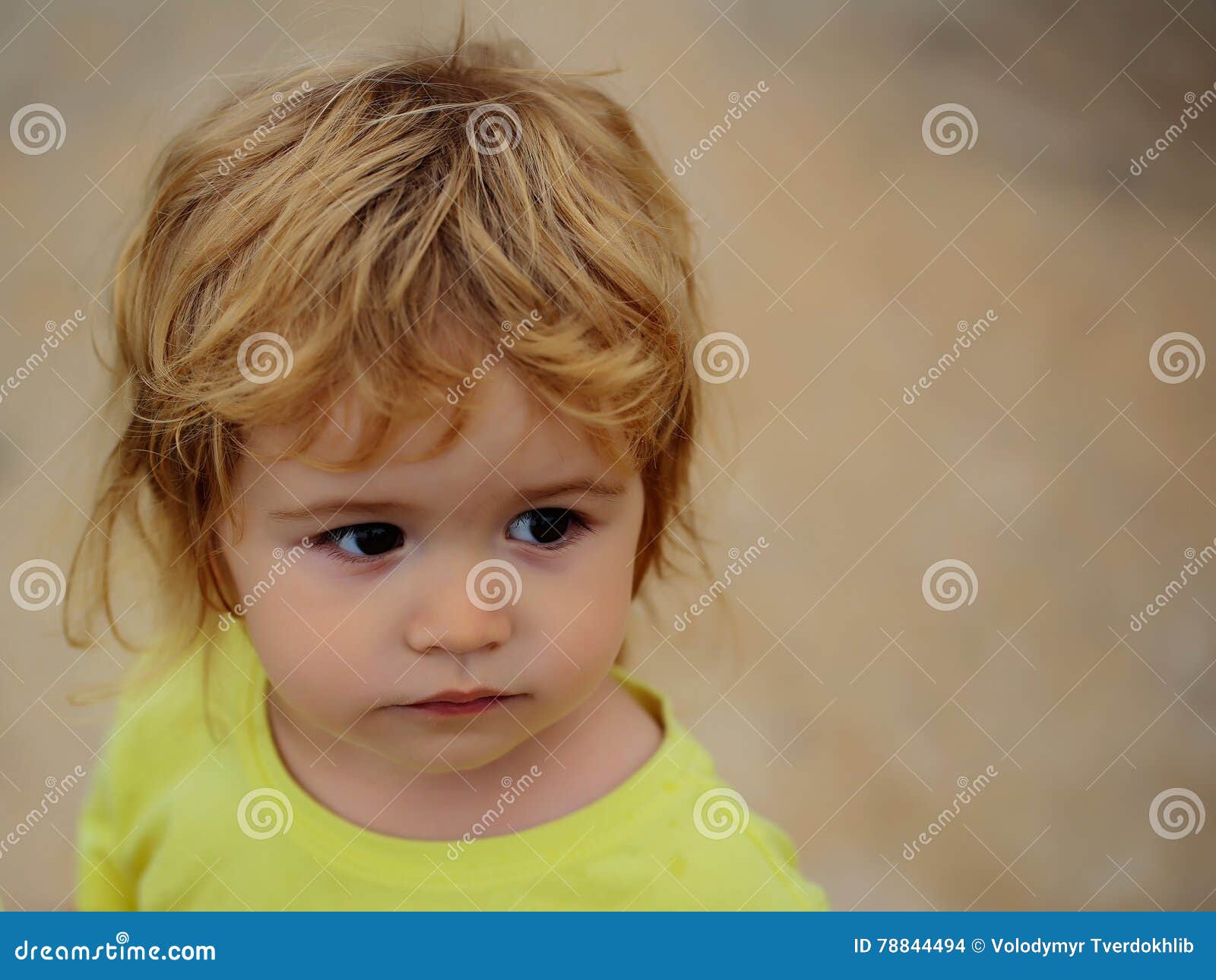 Braune rote baby haare augen Haar