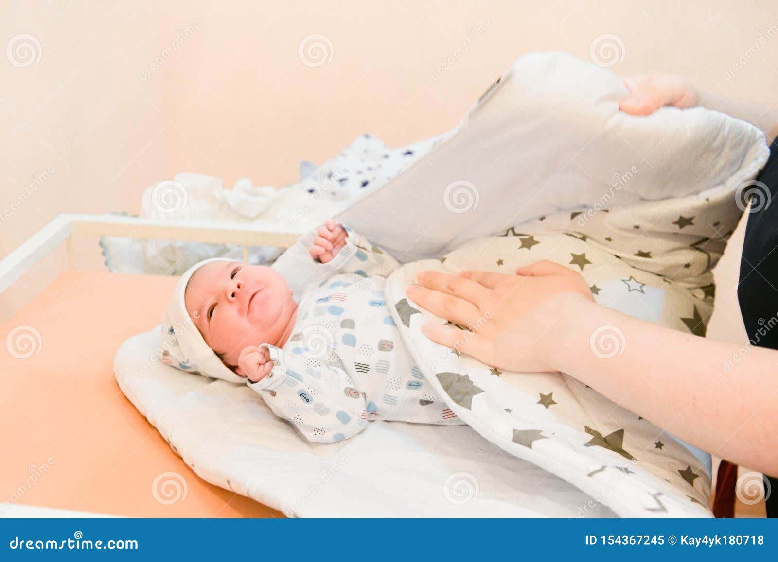 blankets in bassinet for newborn