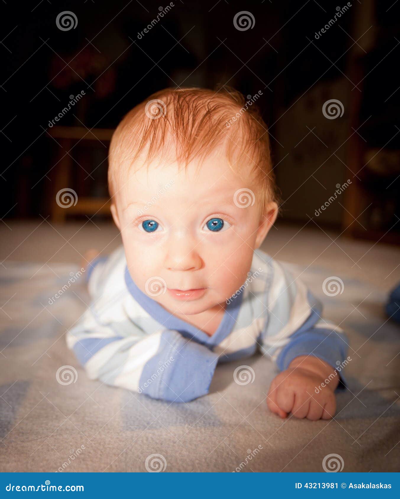 Dwingend Kwijting campagne Babyjongen Met Blauwe Ogen En Rood Haar Stock Afbeelding - Image of  familie, mannetje: 43213981