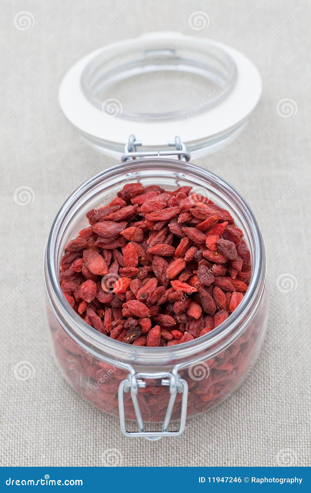 Bacche Di Goji In Un Vaso Di Vetro Fotografia Stock ...