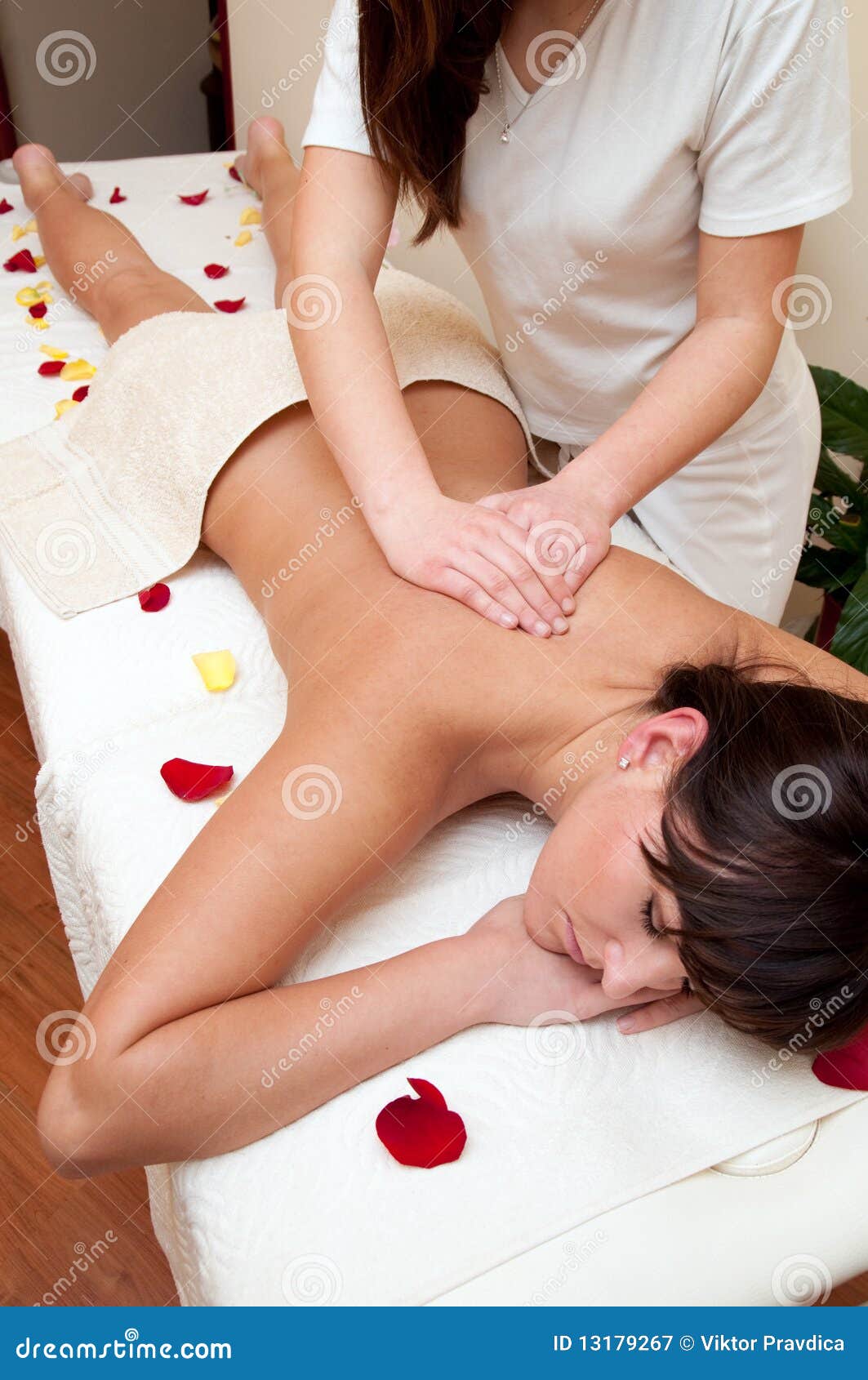 Premium Photo  Back massage for the girl in the salon