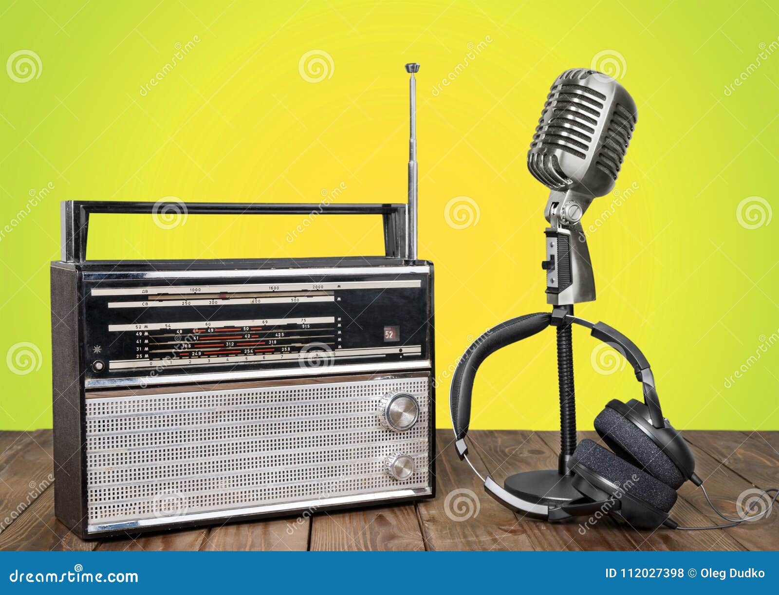 Constitute safety somersault Microphone, Radio and Headphones on Wooden Table Editorial Stock Photo -  Image of classic, vintage: 112027398