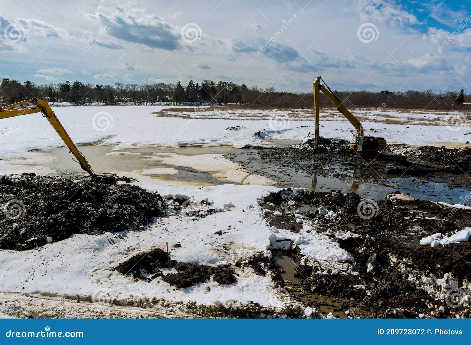 Backhoe the Digging Pit for Construct Building Excavators during