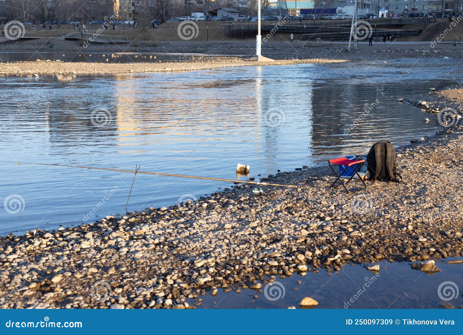 https://thumbs.dreamstime.com/z/backpack-fishing-tackle-river-bank-rod-chair-yenisey-city-250097309.jpg