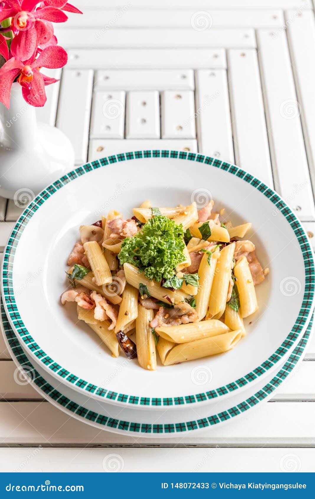 Bacon Aglio olio pasta stock image. Image of green, food 148072433