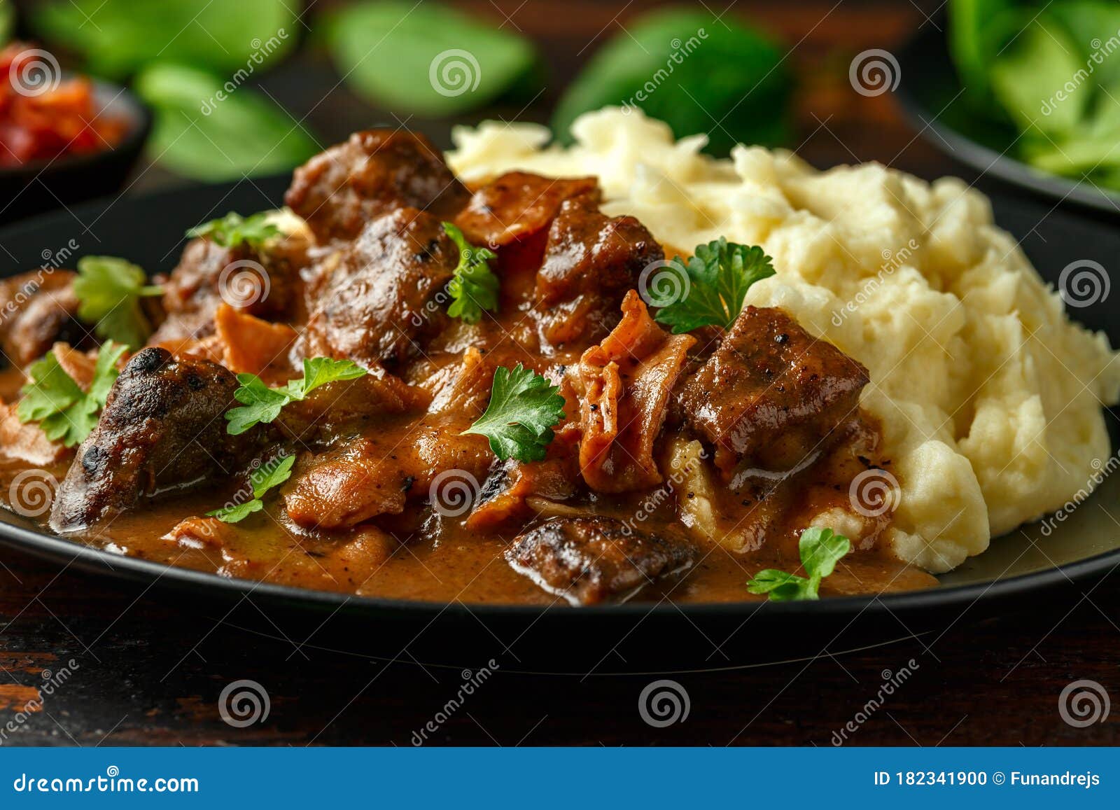 Bacon De Fígado Frito Em Molho De Cebola Com Mosto De Batata Imagem de  Stock - Imagem de cozinhado, inglês: 182339943