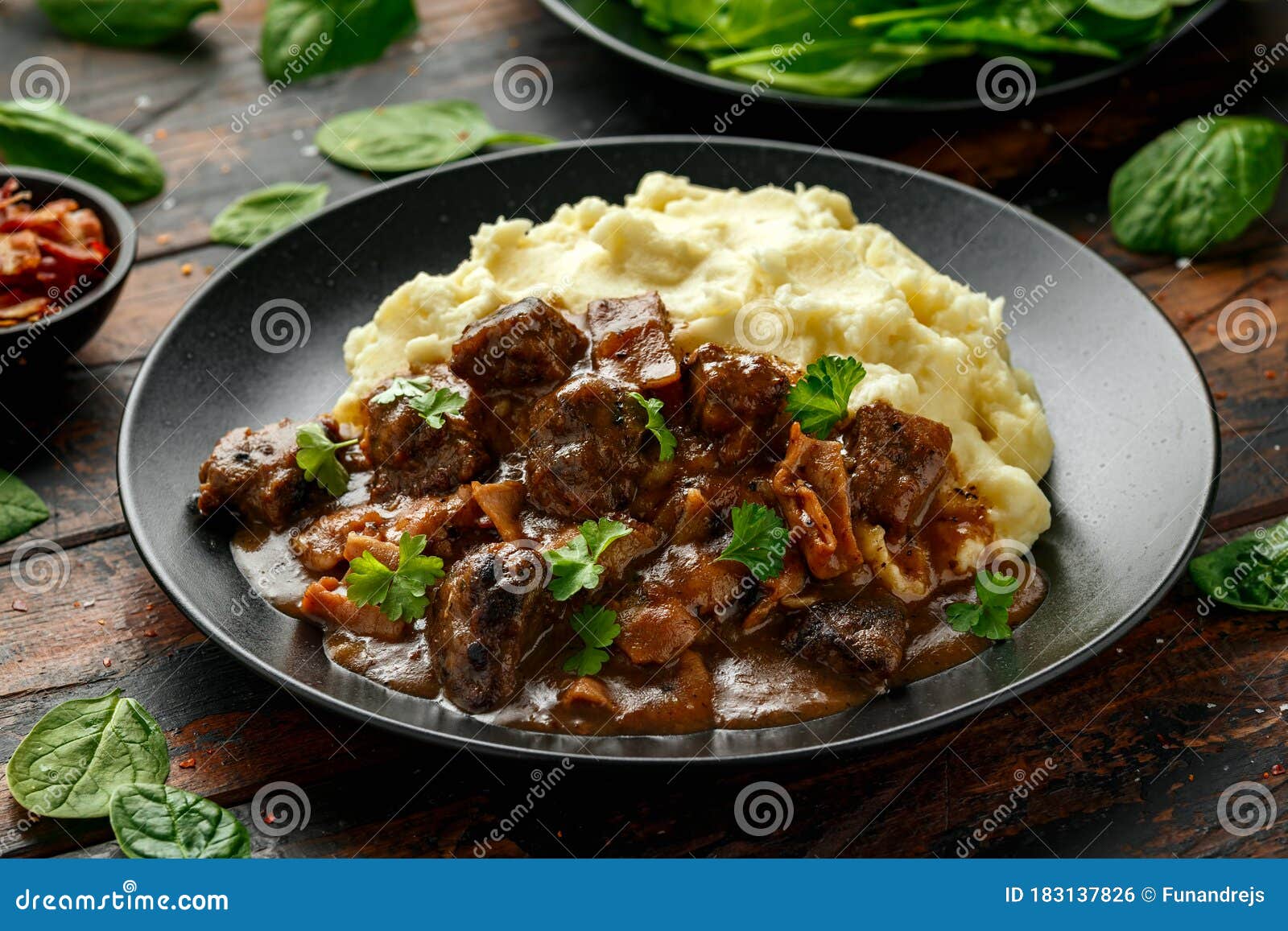 Bacon De Fígado Frito Em Molho De Cebola Com Mosto De Batata Imagem de  Stock - Imagem de alimento, jantar: 183934975