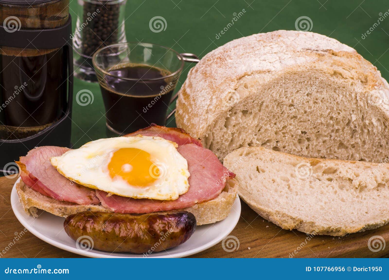 How to fry the bread and egg How to fry the bread and egg