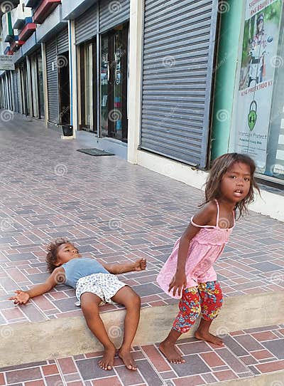 Street Kids: Badjao Children Loitering in Commercial District in Davao ...