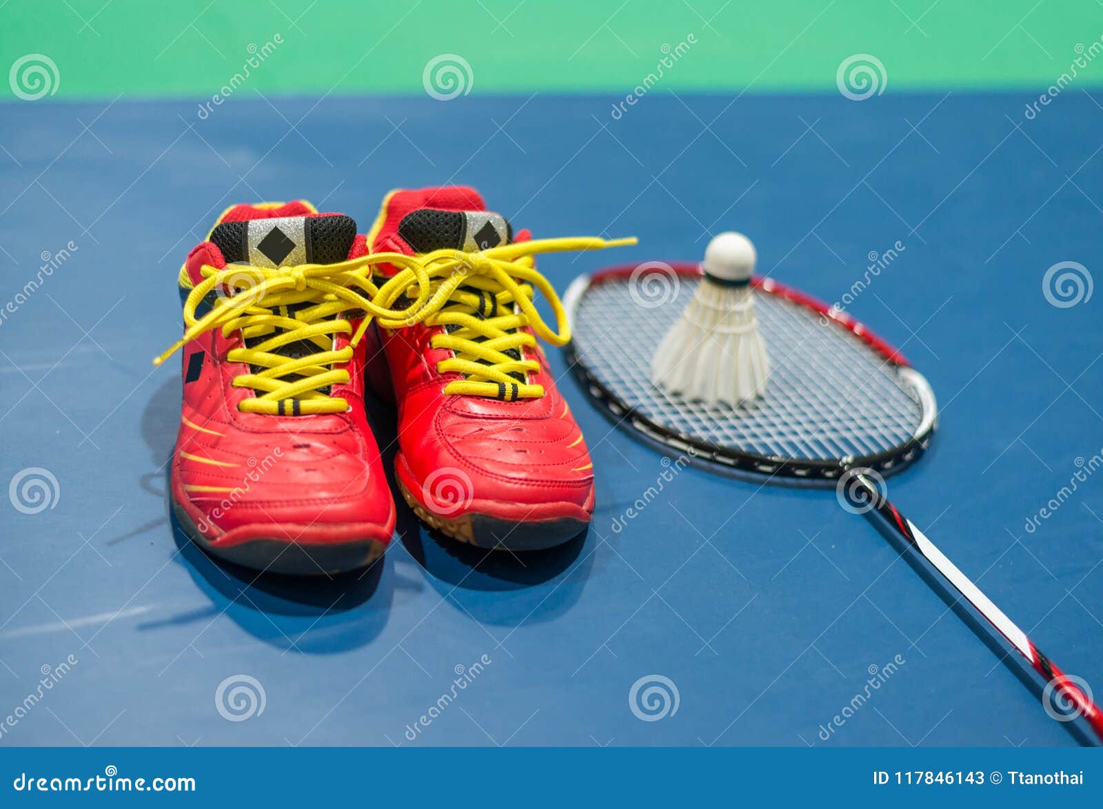 Can you Wear Tennis Shoes for Badminton? - Volant