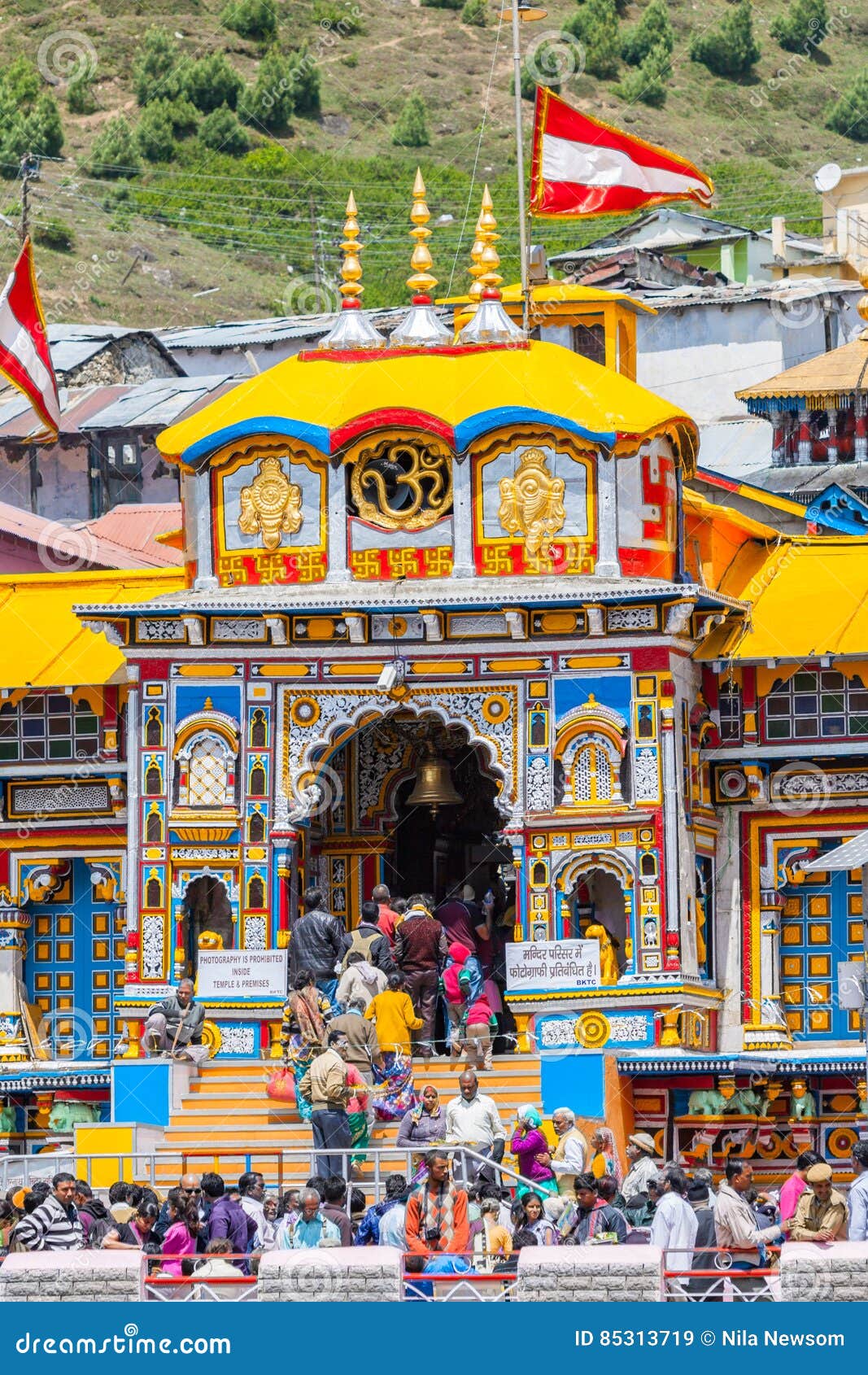 Chamoli: A view of the Badrinath temple as the upper reaches receive  snowfall #Gallery - Social News XYZ