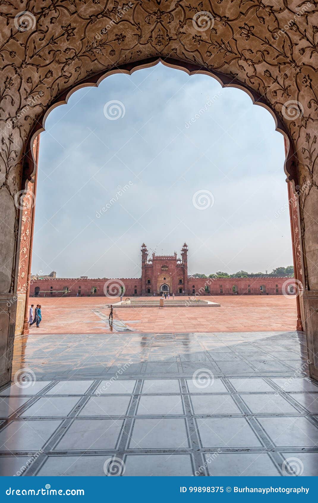 Badshahi Mosque editorial image. Image of fort, india - 99898375