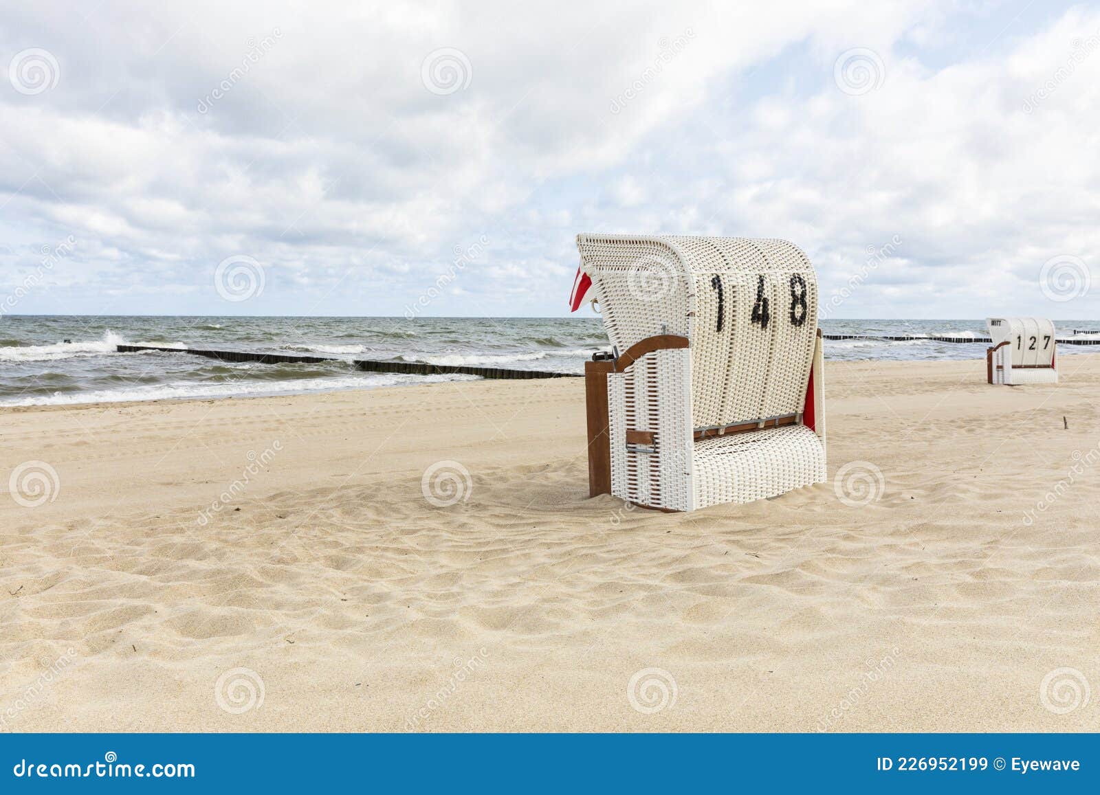 Badstoel Aan De Oostzee Bij Graalmuritz Stock - Image of strand, golfbreker: