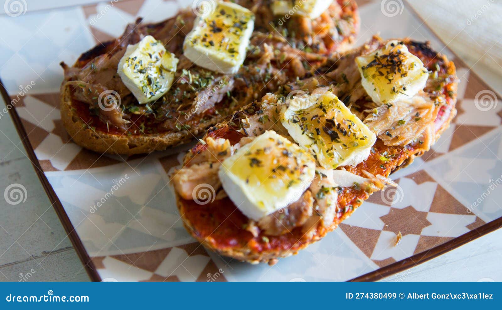 bagette toast with tomato, tuna and goat cheese.