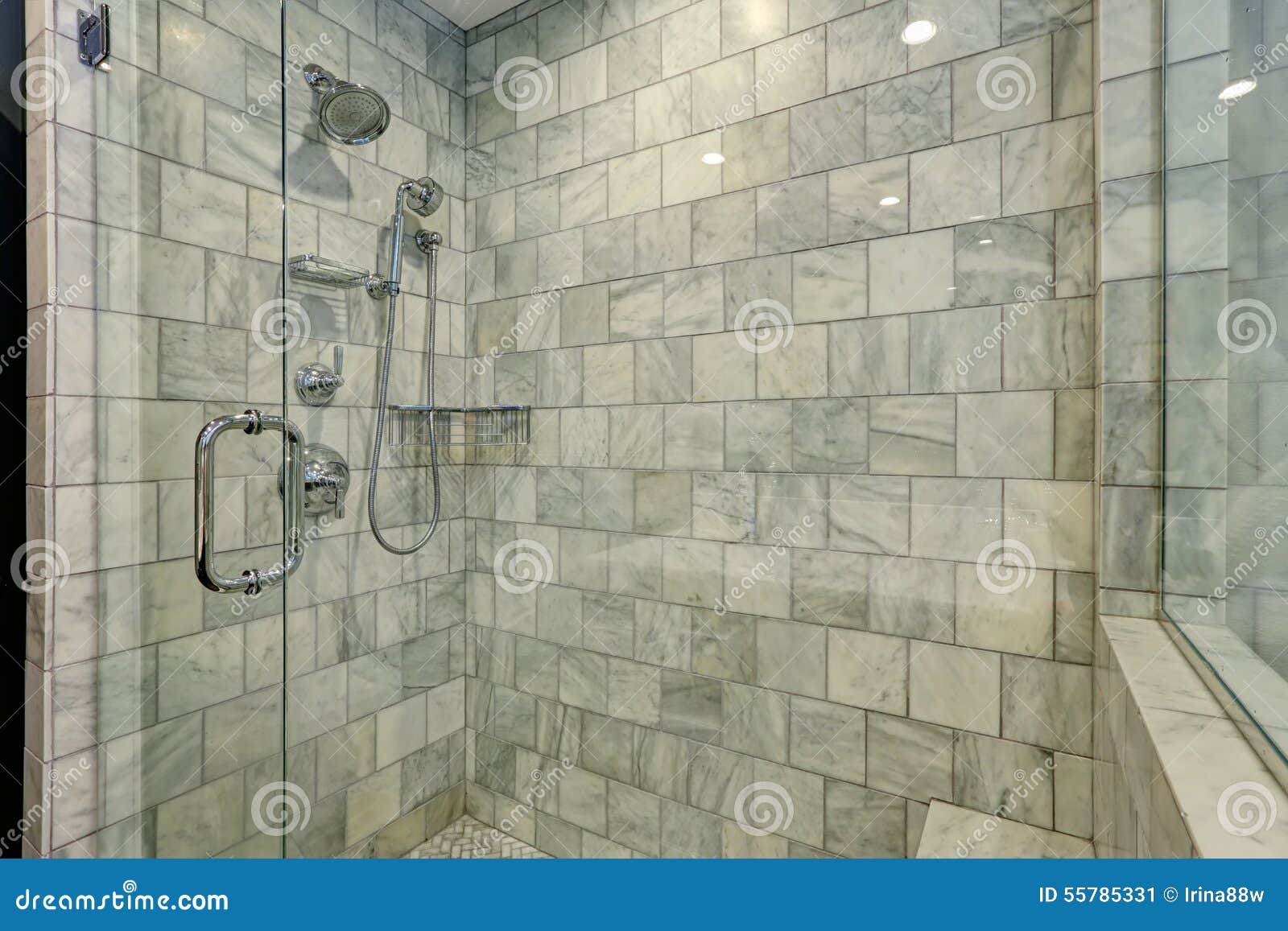Bagni di lusso con doccia: bagno di lusso con la doccia bianca e ...