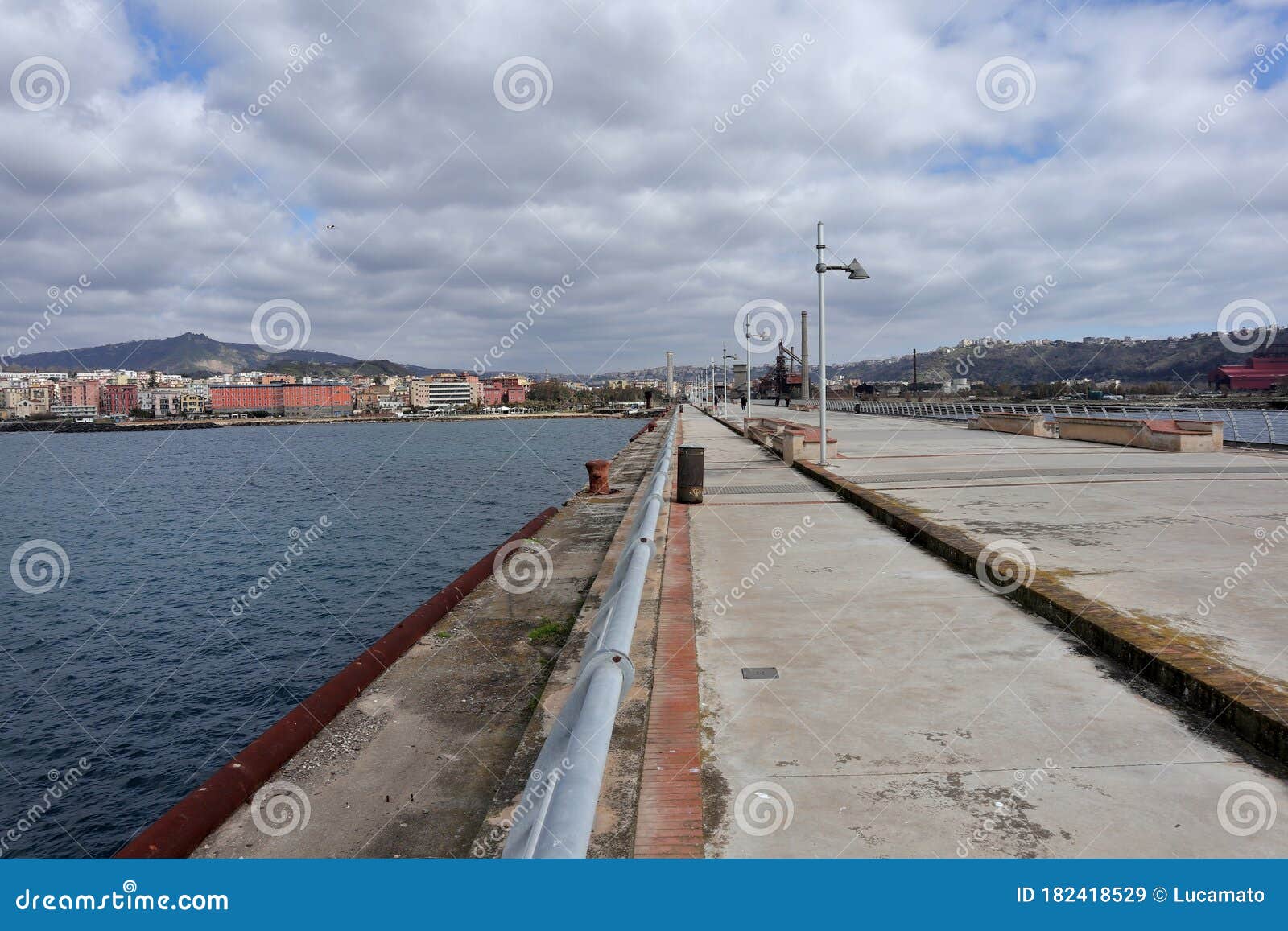 bagnoli - pontile nord dell`ex area industriale