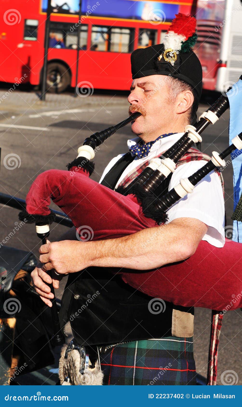 coolest bagpipe player on earth coolest bagpipe player on earth