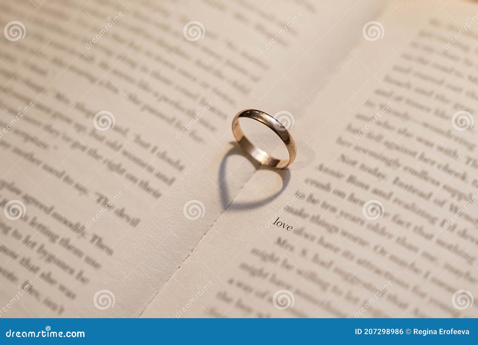 Bague De Mariage Comme Un Signe De L Amour Photo Stock Image Du Document Passion