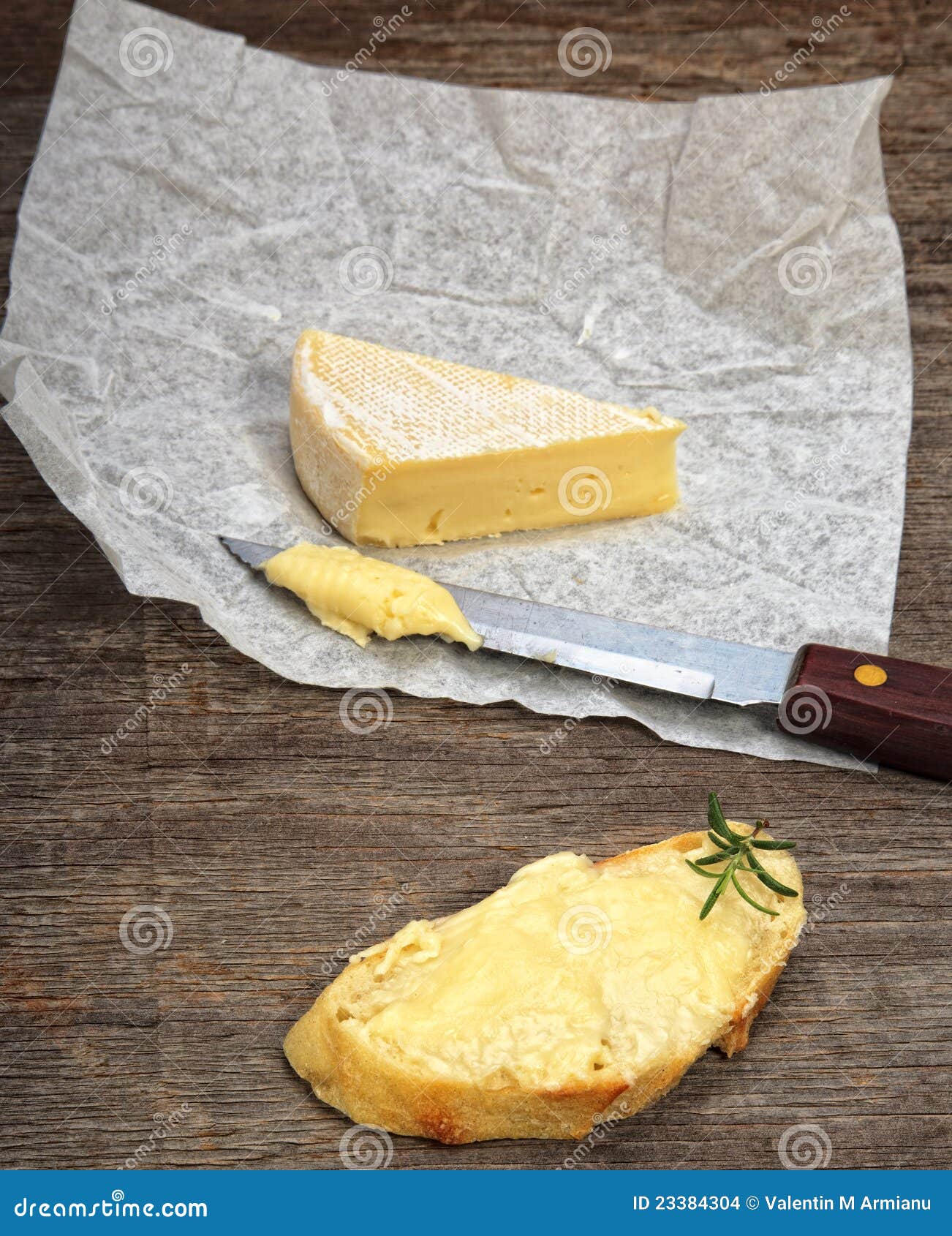baguette and brie cheese