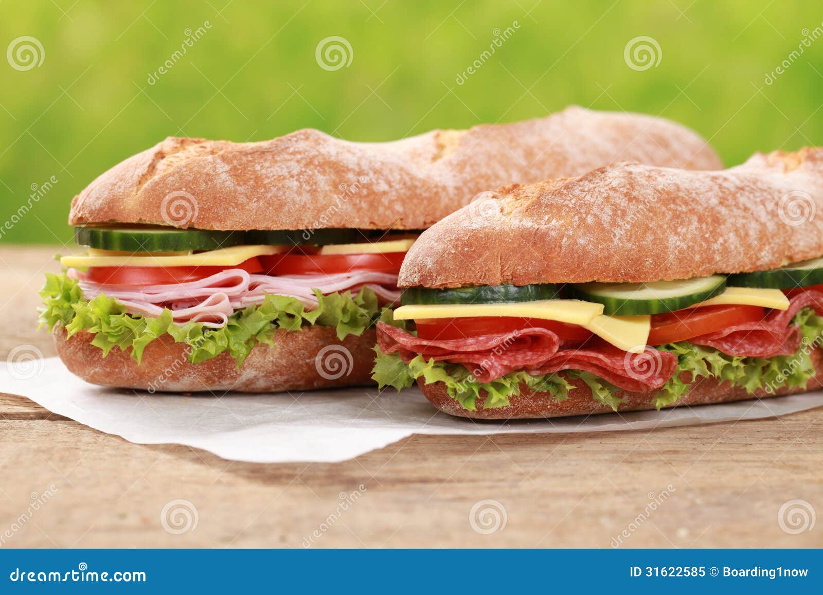 Baguette Con Salame Ed Il Prosciutto Immagine Stock Immagine di