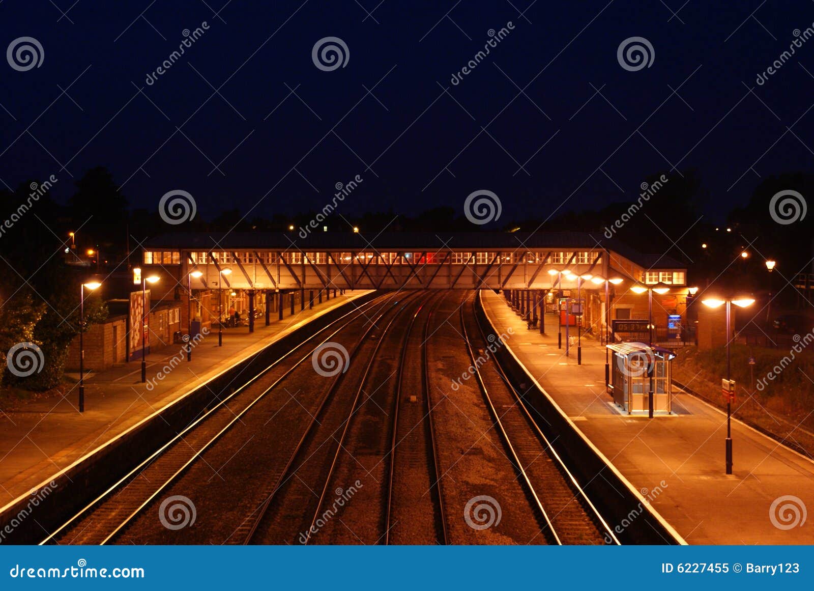 Newbury, Großbritannien, Bahnstation nachts