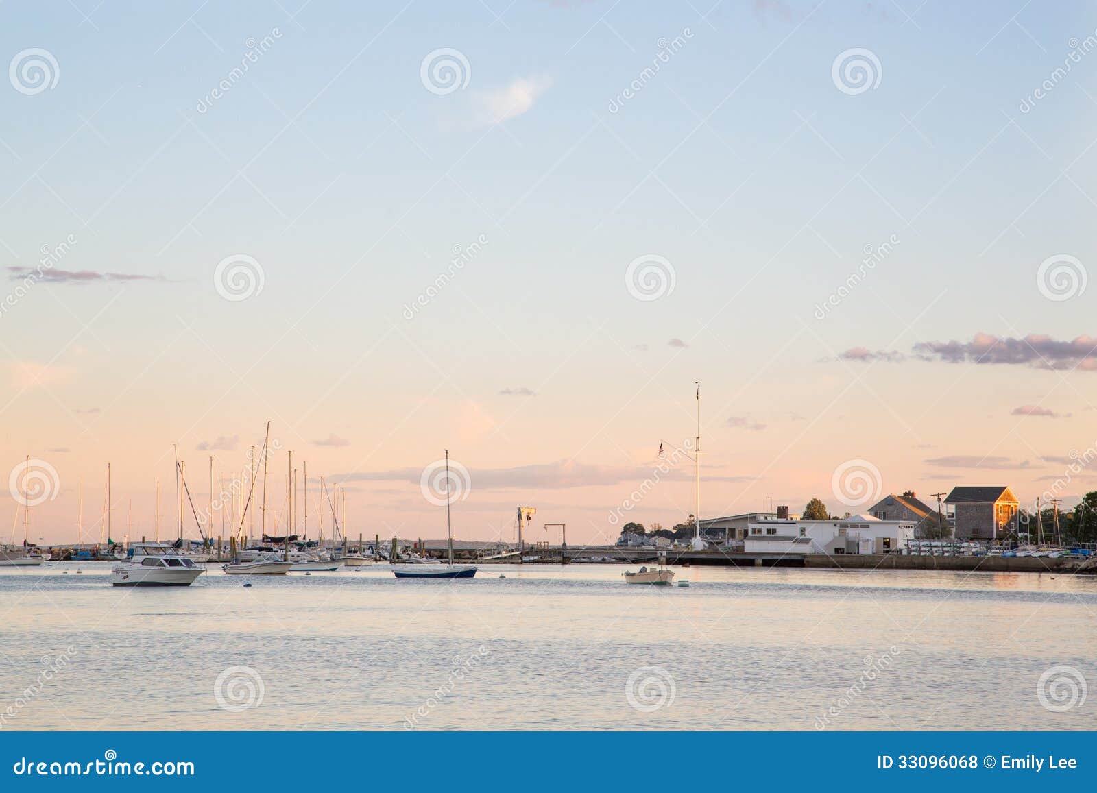 Bahía De Niantic, Igualando Foto de archivo Imagen de casero