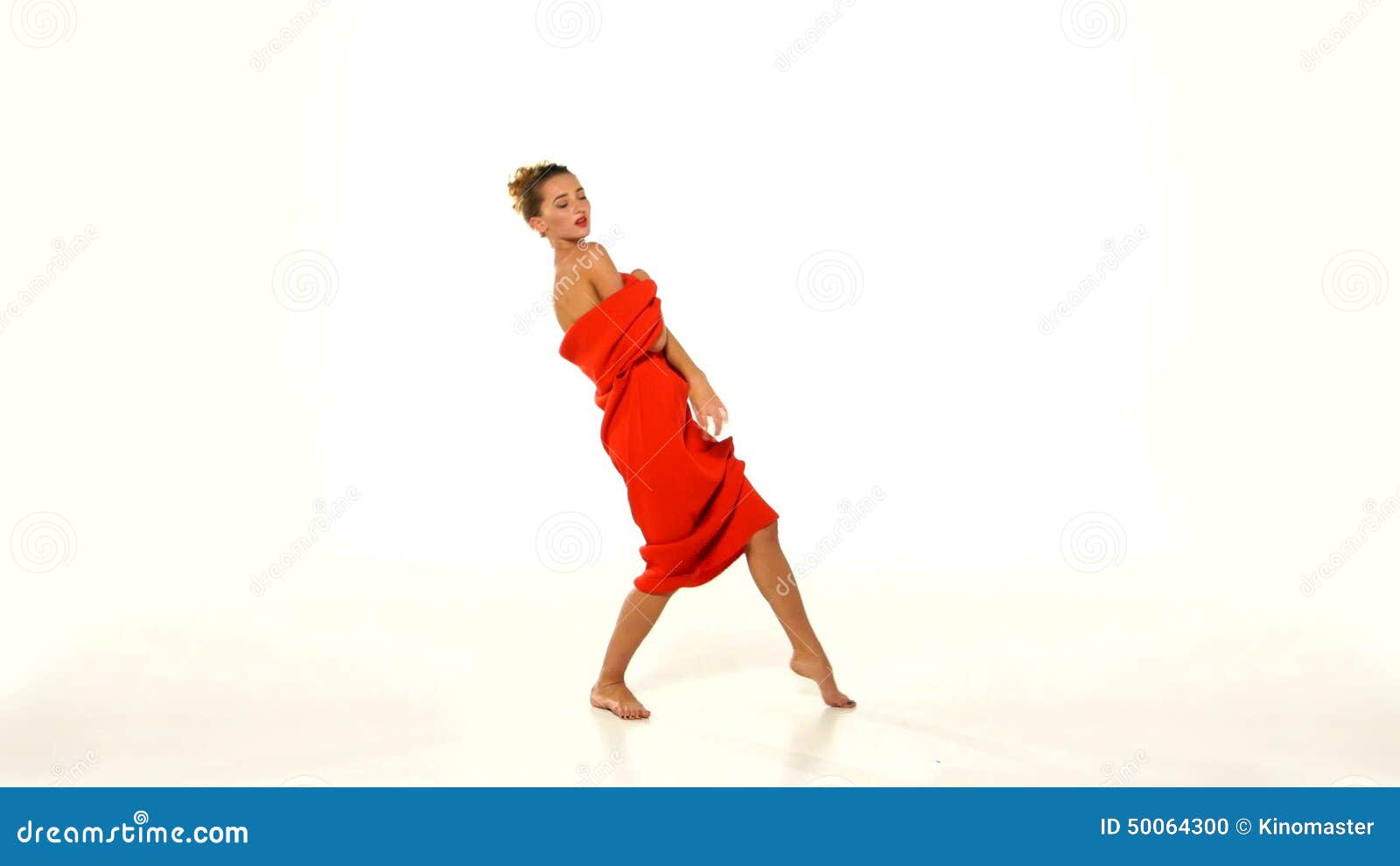 Bailando Y Moviéndose, Mujer Joven En Vestido Largo Rojo Metrajes - Vídeo  de imagen, atractivo: 50064300