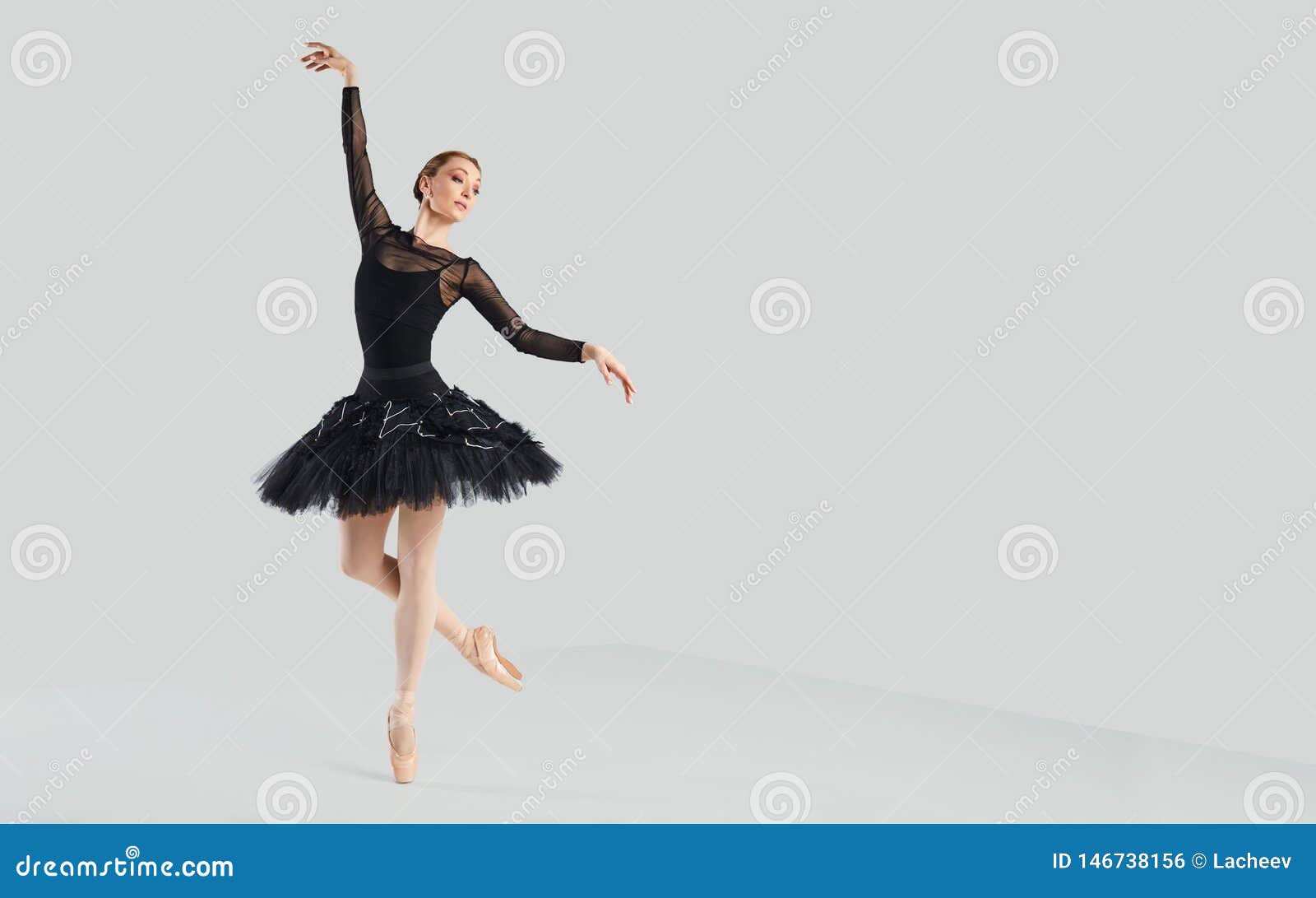 Bailar?n De Ballet De La Mujer Sobre Fondo Gris Foto de archivo - Imagen de hembra, fondo: 146738156 Bailar?n De Ballet De La Mujer Sobre Fondo Gris Foto de archivo - Imagen de hembra, fondo: 146738156