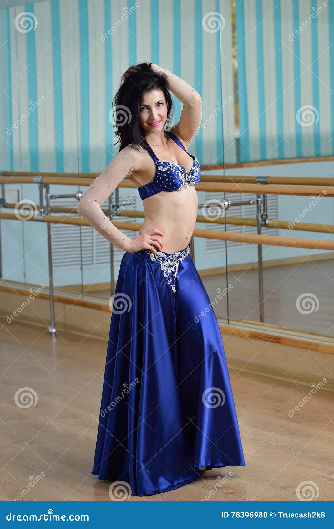 Bellydance Mujer Hermosa De La Bailarina De La Danza Del Vientre