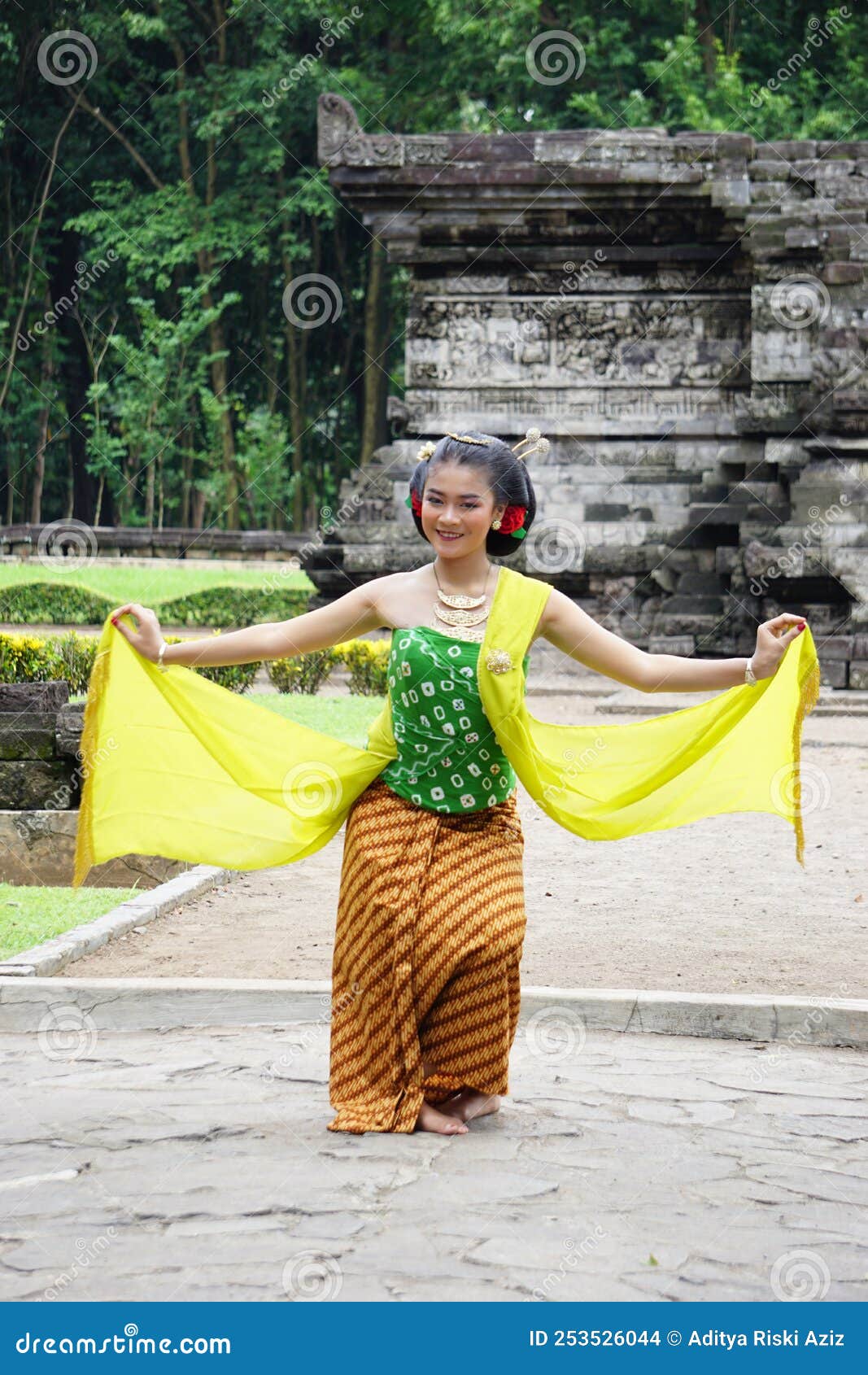 recuperar Característica límite Bailarina Tradicional Indonesia Con Ropa Tradicional Imagen de archivo  editorial - Imagen de danza, muchacha: 253526044