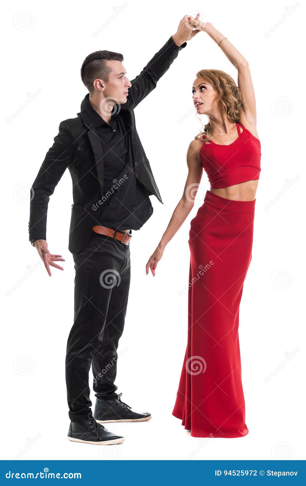 Baile Elegante Joven De Los Pares, Aislado En Blanco Foto de archivo