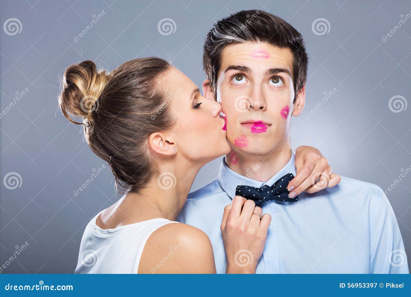 Baisers Des Jeunes De Femme D&amp;#39;homme Image stock - Image du hommes ...