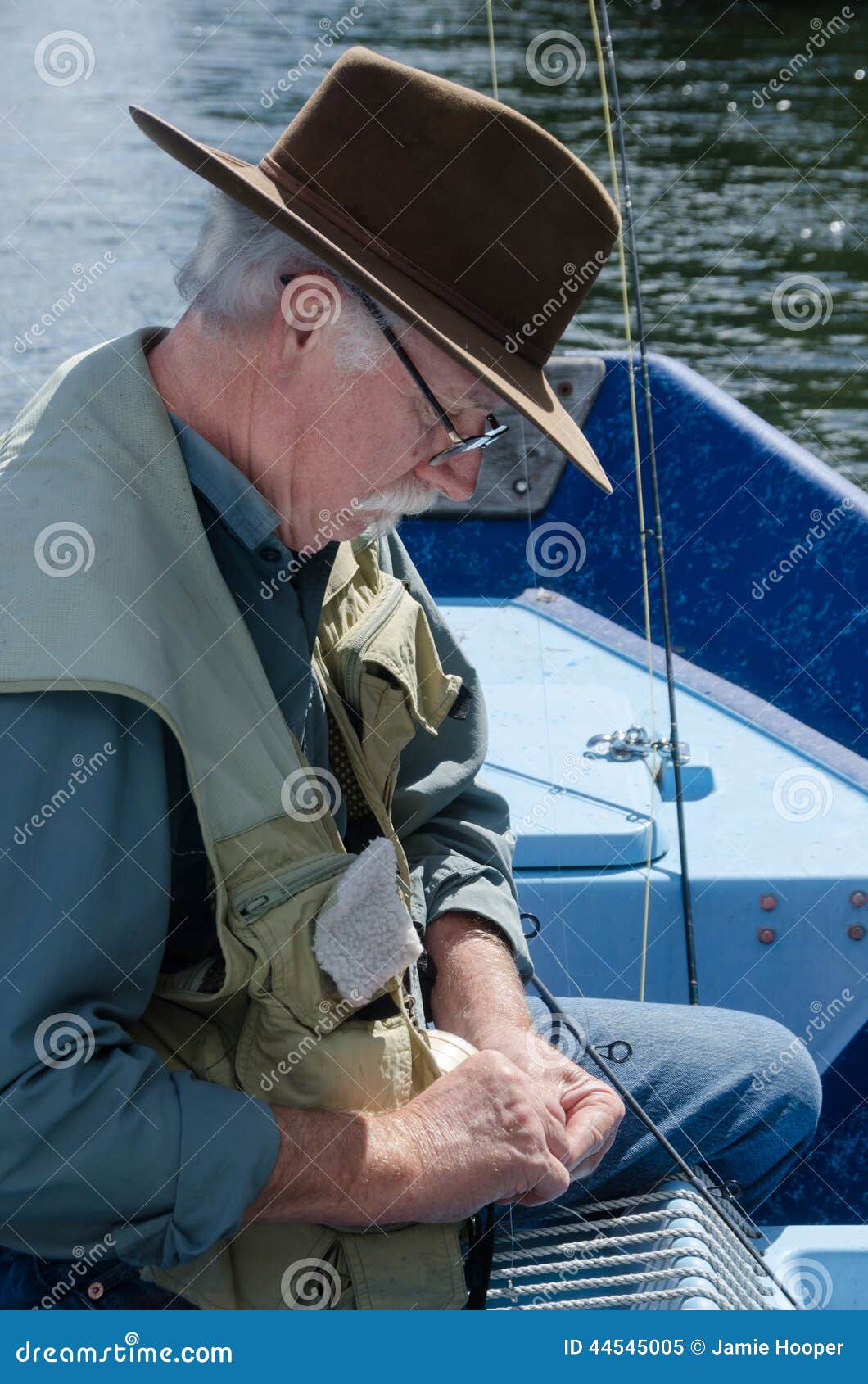 https://thumbs.dreamstime.com/z/baiting-hook-senior-man-concentrates-as-prepares-his-line-fishing-44545005.jpg
